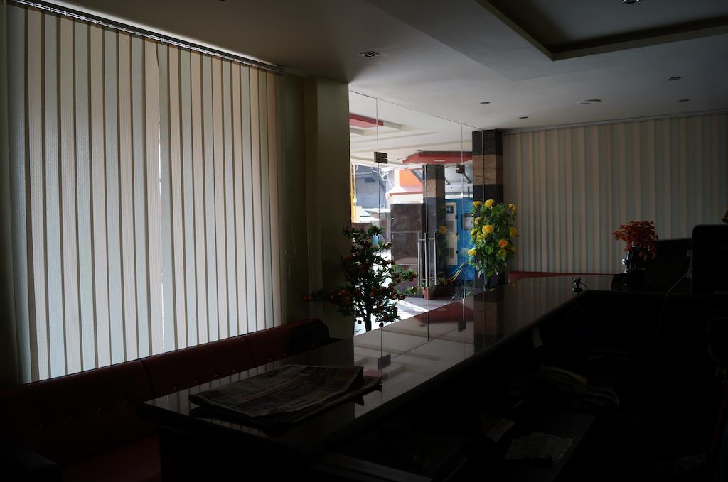 首都o 61047高速路宫殿酒店 古瓦哈提 外观 照片