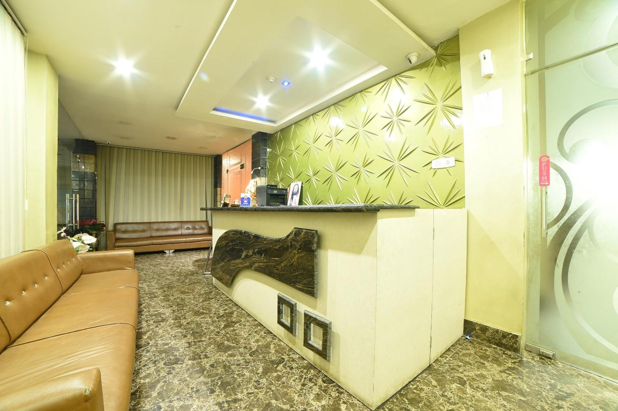 首都o 61047高速路宫殿酒店 古瓦哈提 外观 照片
